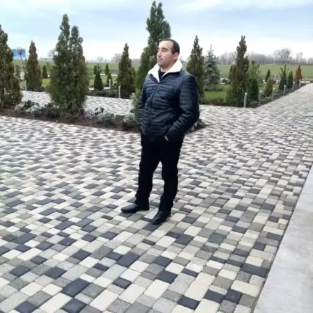Արկադի, 39Լև Տոլստոյ, Ռուսաստան