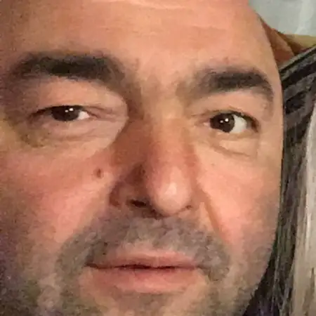 Վարուժան, 54Էնգելս, Ռուսաստան