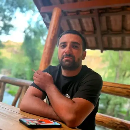 Robert, 33Հայաստան