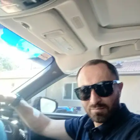 Tom, 43Բեյքերսֆիլդ, ԱՄՆ 
