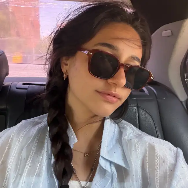 Amaliya, 19