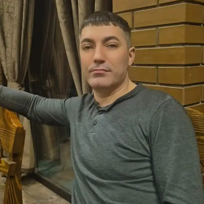 Arkadiy, 40